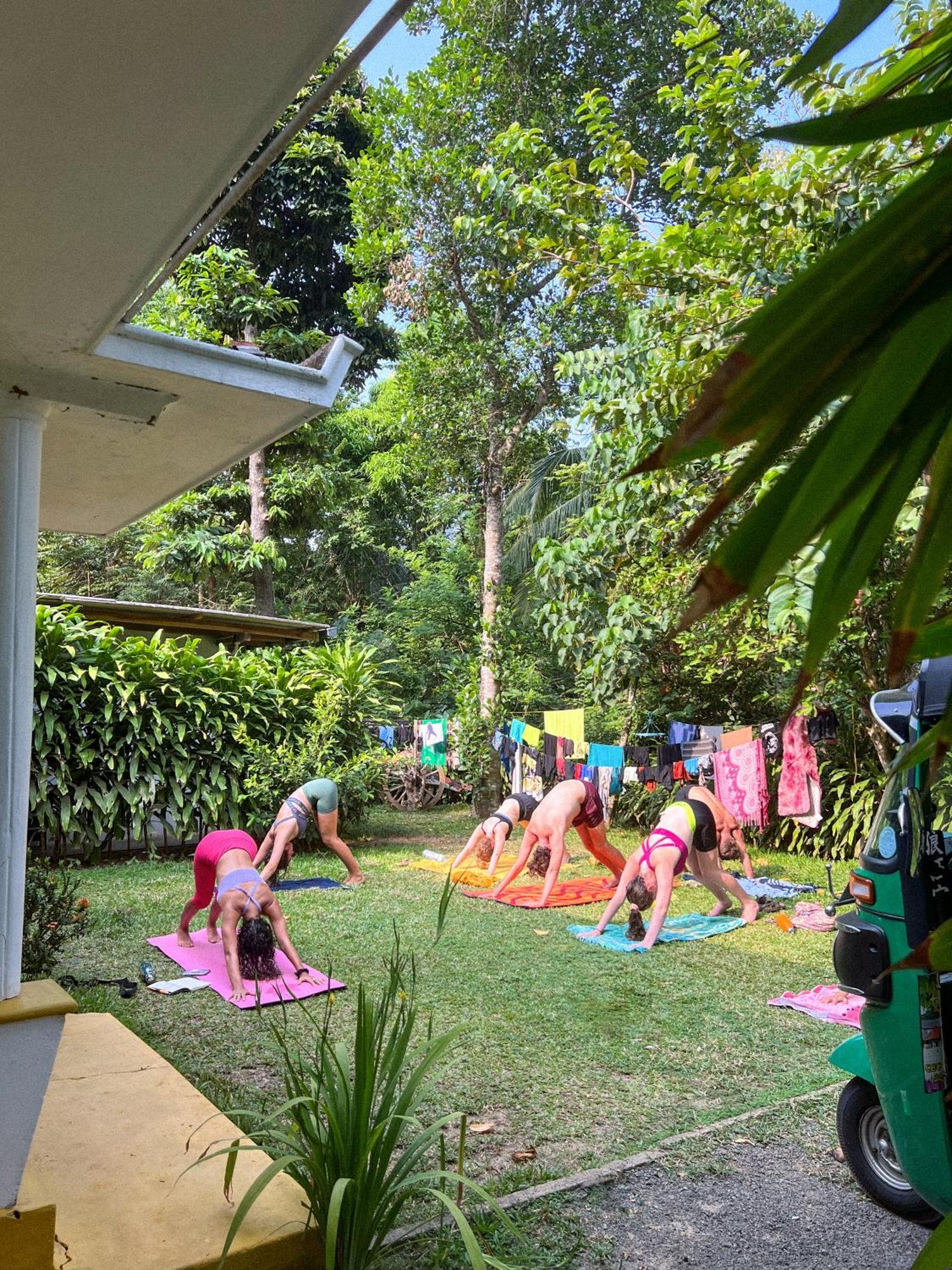 Lazy Monkey Surfhostel - Sri Lanka Dikwella Bagian luar foto