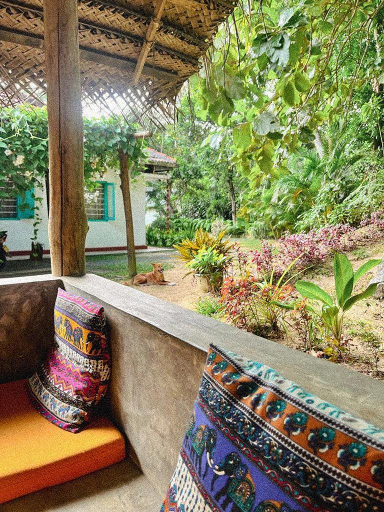 Lazy Monkey Surfhostel - Sri Lanka Dikwella Bagian luar foto