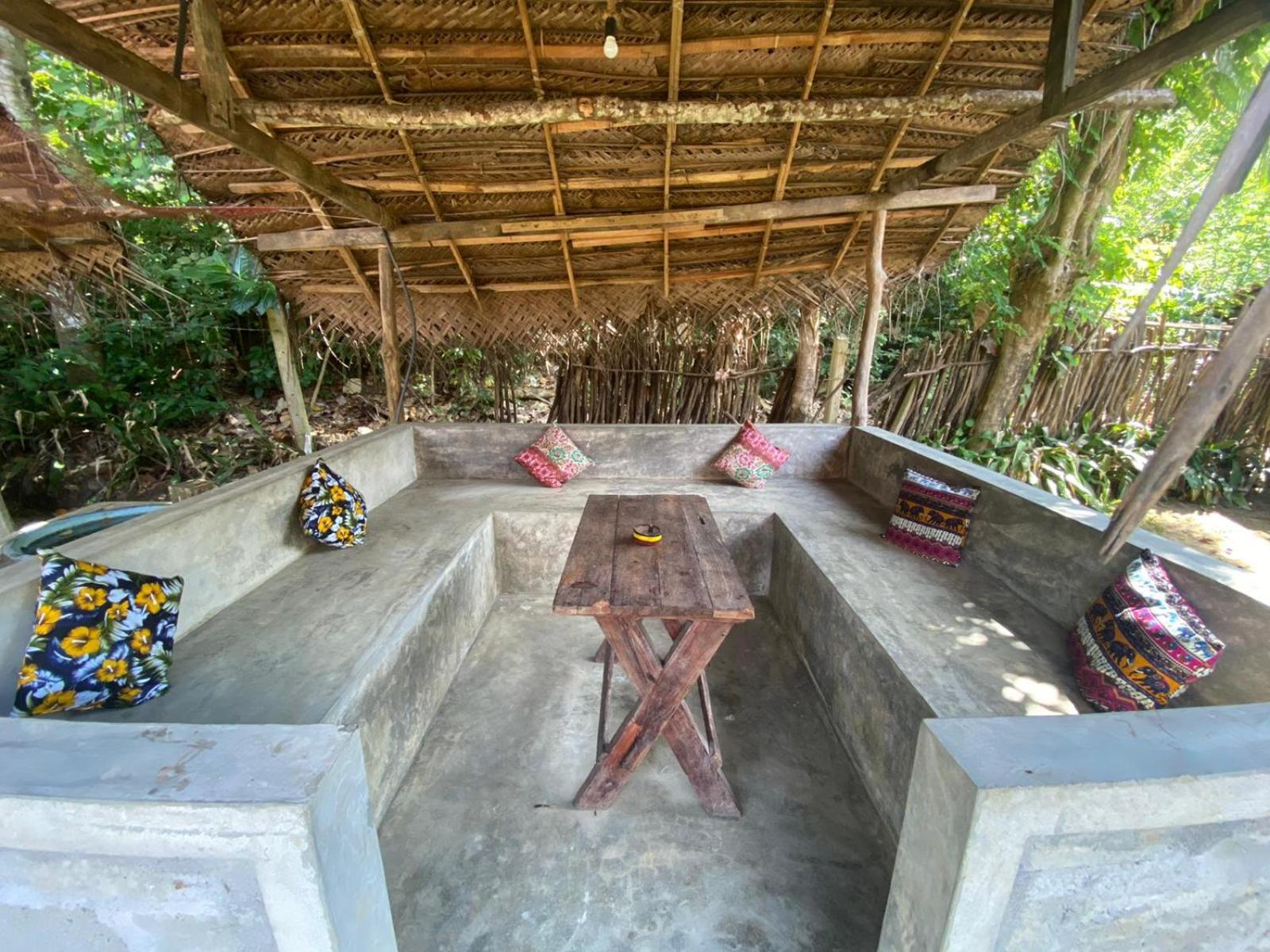 Lazy Monkey Surfhostel - Sri Lanka Dikwella Bagian luar foto